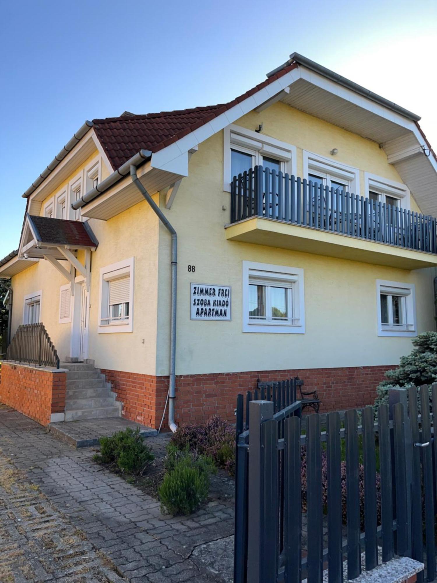 Gyoergyi Haus Hotel Bük Екстериор снимка