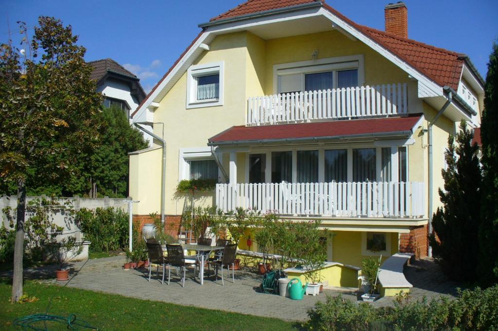 Gyoergyi Haus Hotel Bük Екстериор снимка