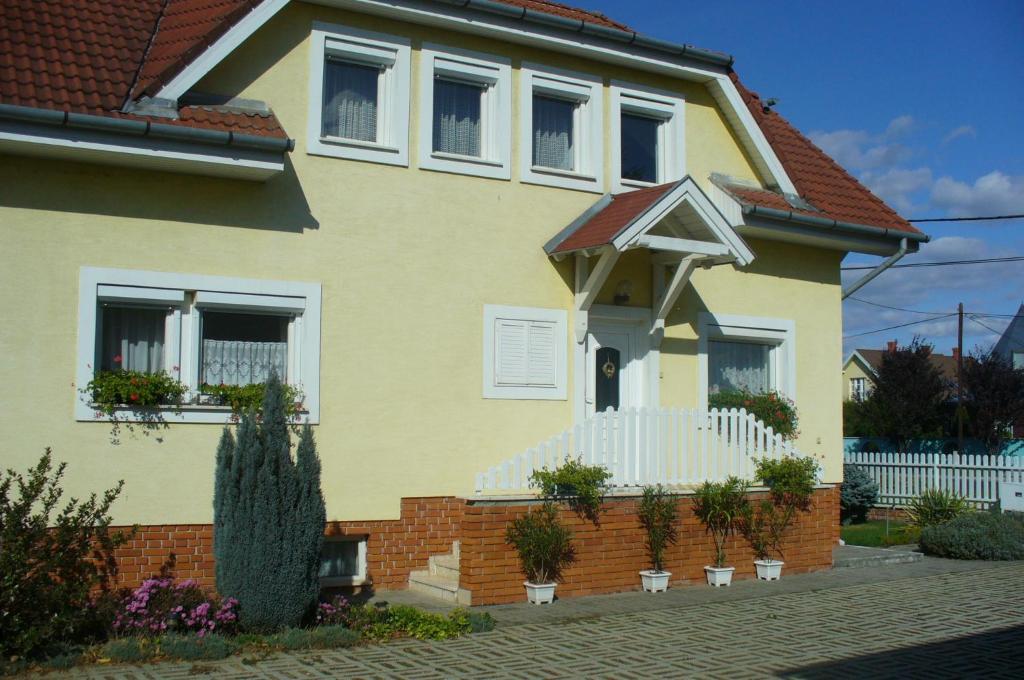 Gyoergyi Haus Hotel Bük Екстериор снимка