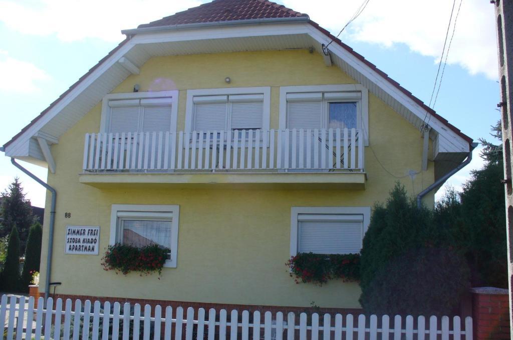 Gyoergyi Haus Hotel Bük Екстериор снимка